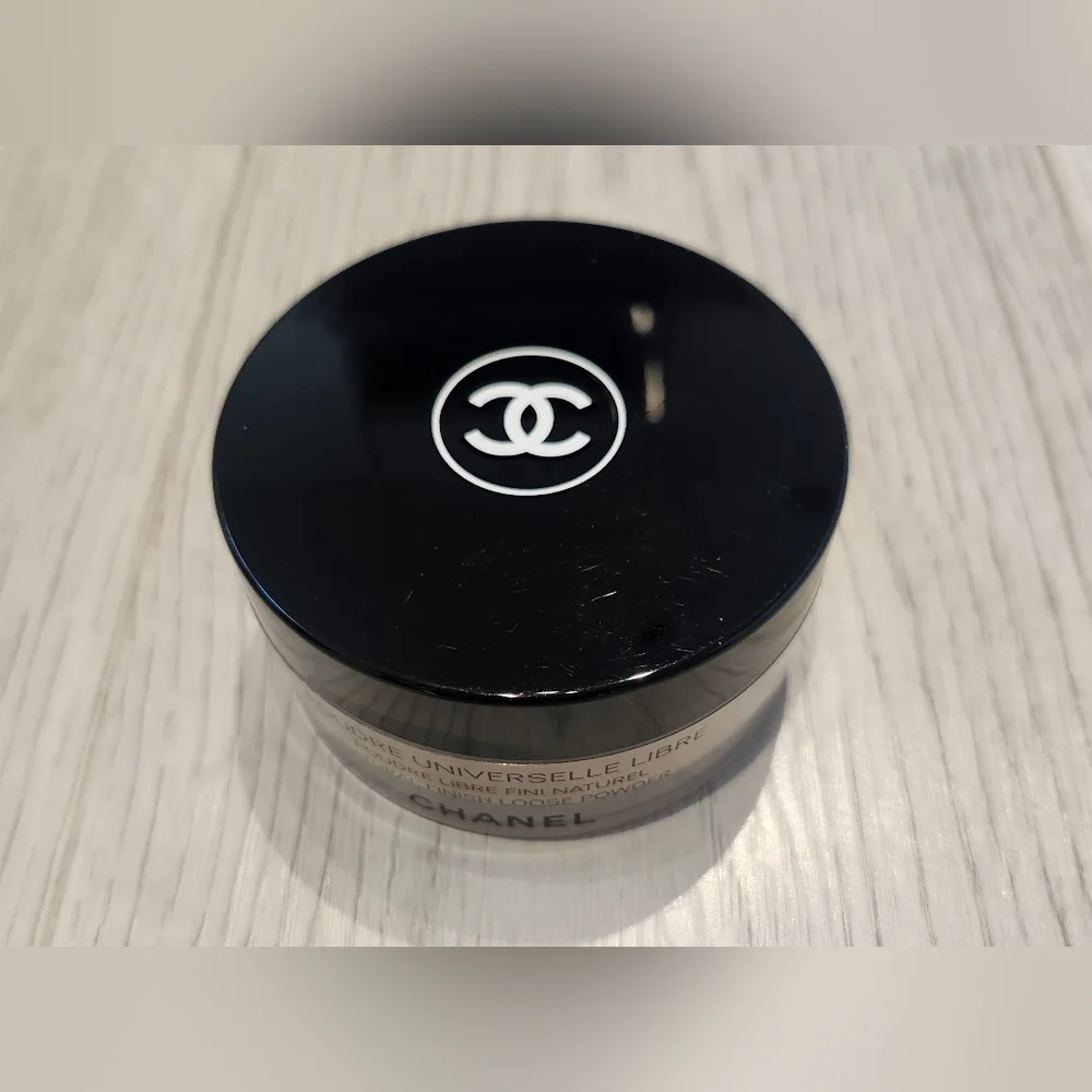 CHANEL Poudre Universelle Libre - Black and Cream - Picture 2 of 5